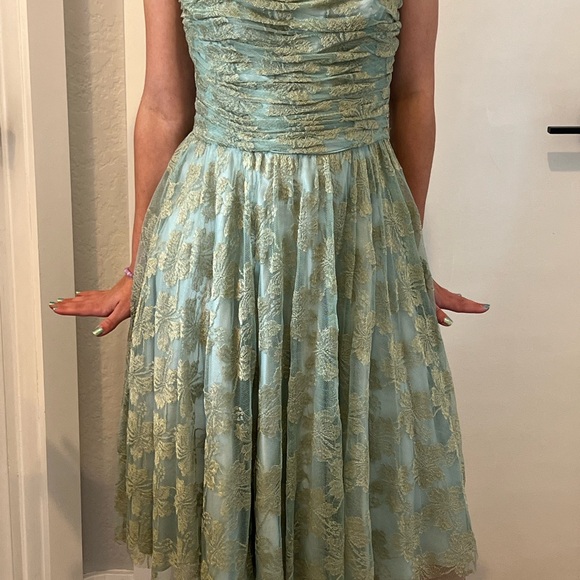 Elegant 50s Style Strapless Evening Dress - Picture 1 of 5
